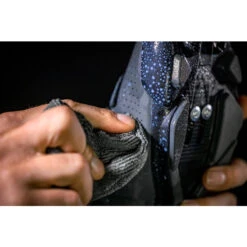 Muc-Off Footwear Shield 250ml 10 Muc-Off Footwear Shield 250ml -Bosch Store muc off footwear shield 250ml5